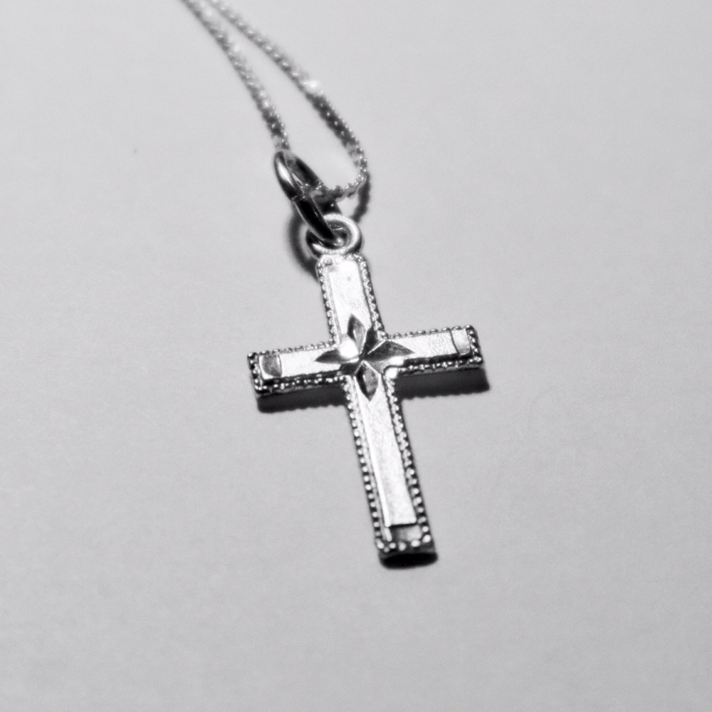 Vintage Sterling Silver Cross Pendant with 18 inch Chain